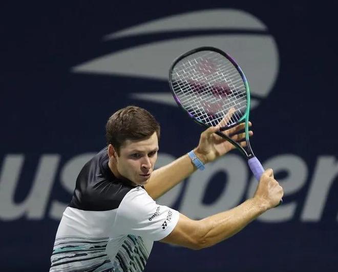 表现突出 表现突出