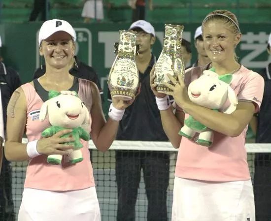 网络侧的输 网络侧的输