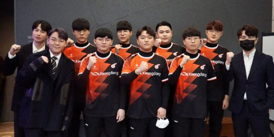 前腰与边锋 前腰与边锋