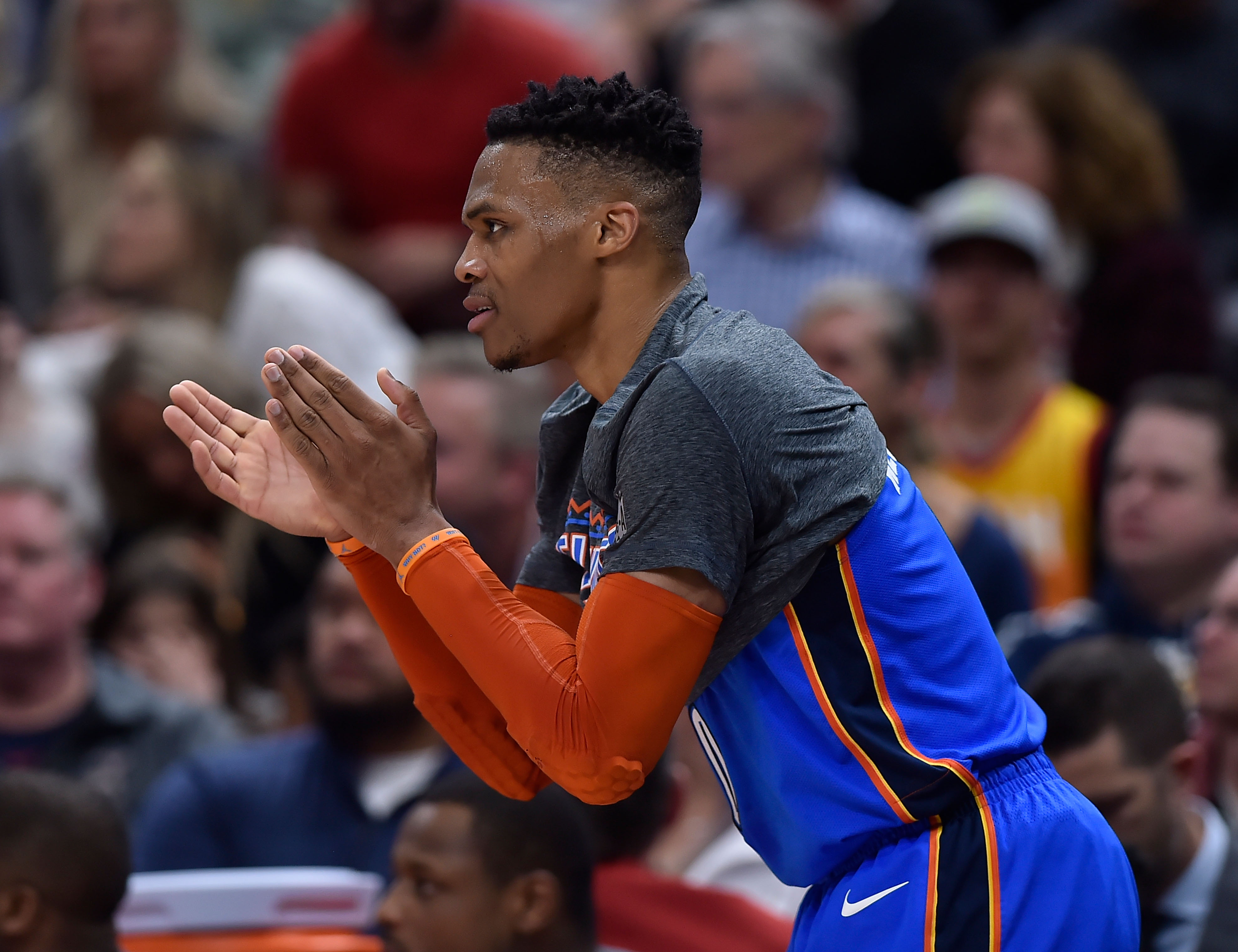 前场压迫 前场压迫